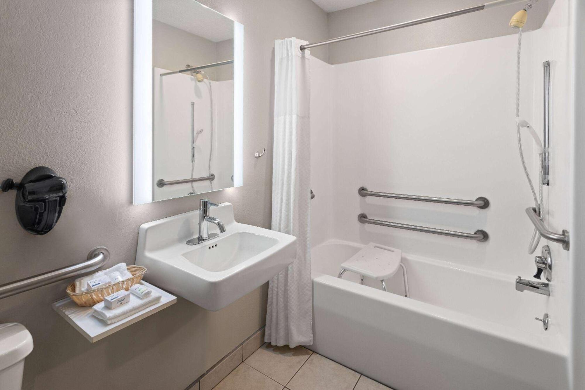 Baymont By Wyndham Lagrange Otel Dış mekan fotoğraf